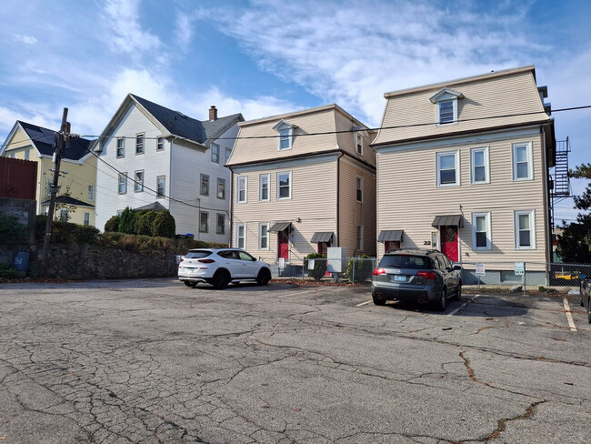 Building Photo - 37 Bancroft St