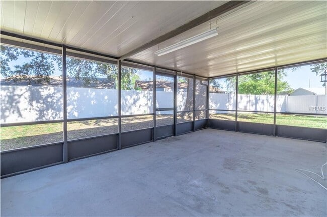 Building Photo - Freshly Painted 3/2 with Fenced Yard & Fireplace!