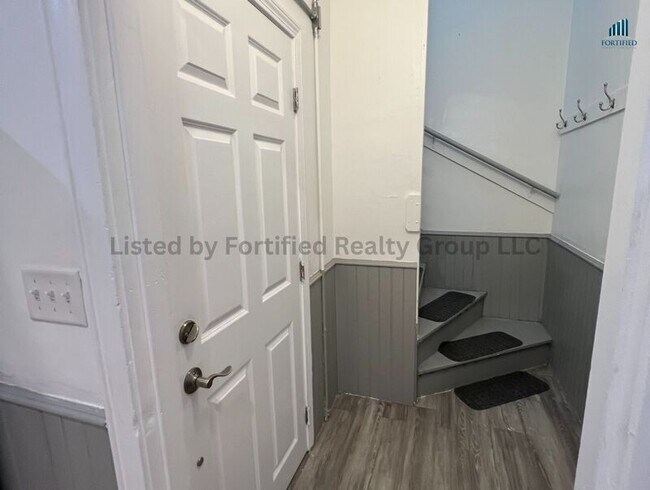 Building Photo - 42 Kilburn St