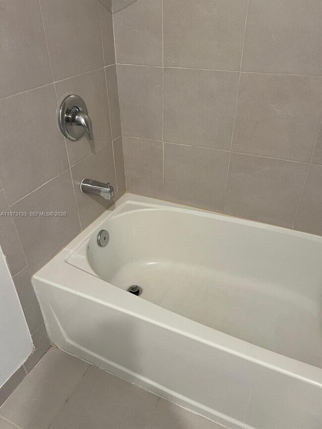 Building Photo - 20564 NE 5th Pl