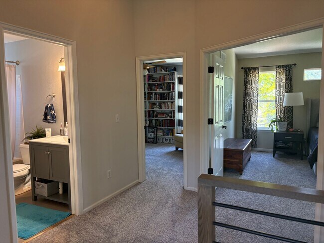 Building Photo - High-End 4 Bed 3.5 Bath Home Next to Arapa...