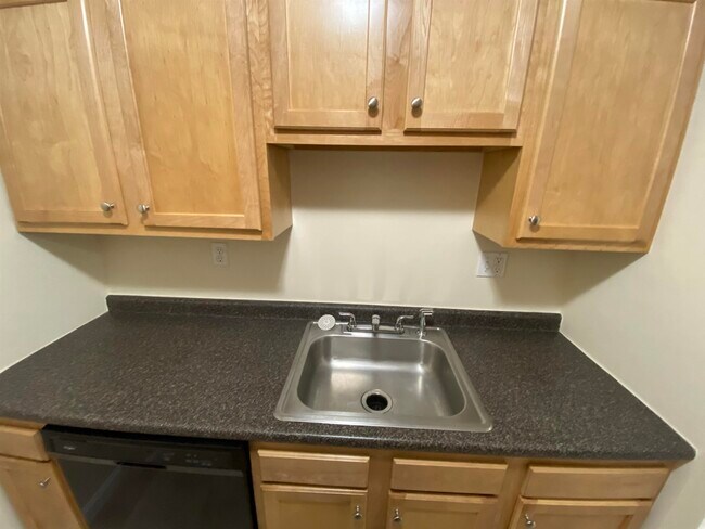 Building Photo - 10 Sentinel Court