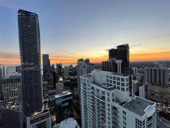 Building Photo - 950 Brickell Bay Dr