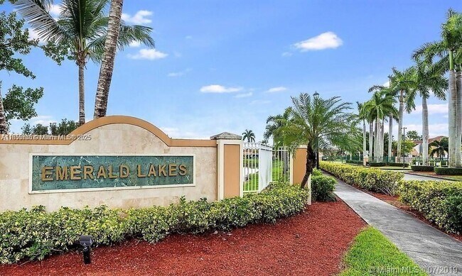 Primary Photo - 833 SW 148th Pl