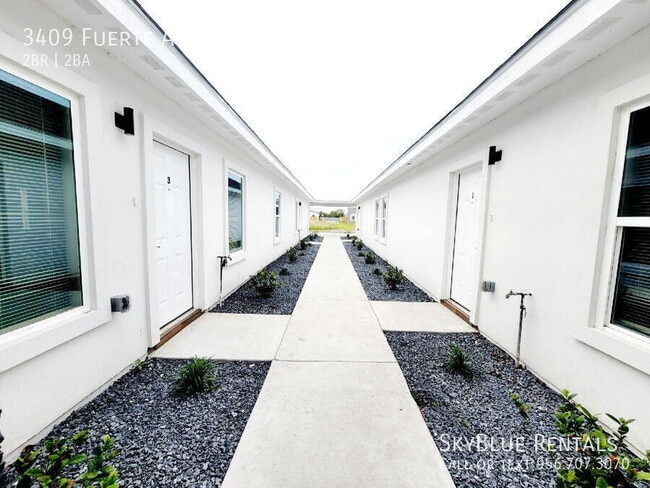 Building Photo - 3409 Fuerte Ave