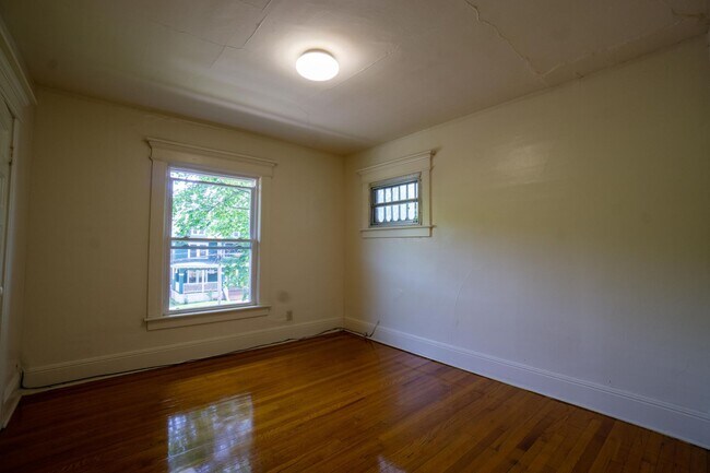 Building Photo - 960 Lancaster Ave