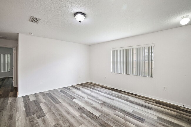 Building Photo - 526 Paulling Dr