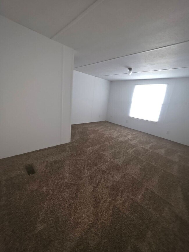 Building Photo - Ready to Move in
