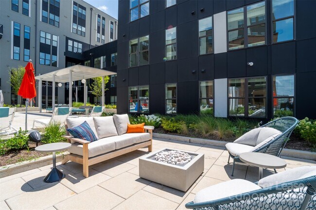 Building Photo - 3305 South Blvd