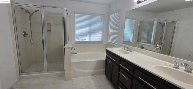 Building Photo - 462 Windwood Dr