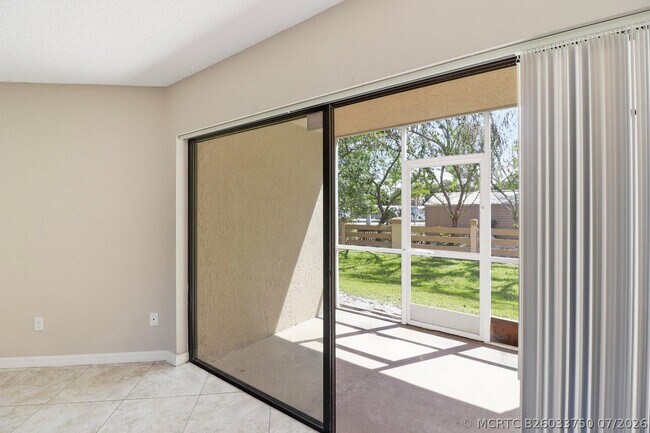 Building Photo - 2625 Heathcote Dr