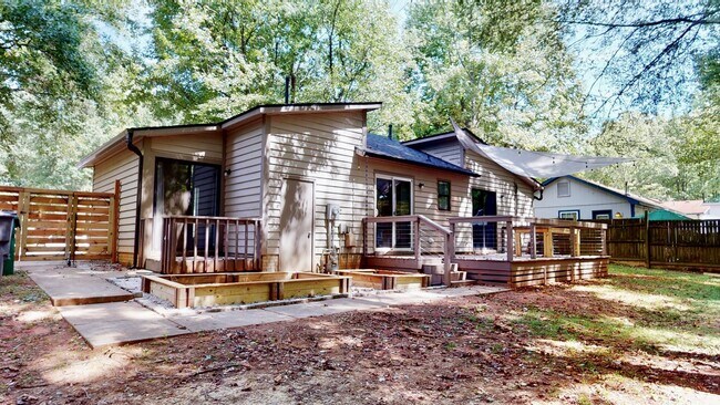 Building Photo - 5012 Glenview Ct