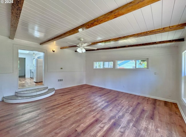 Building Photo - 337 Spruce Dr