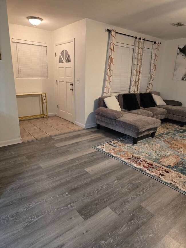 Building Photo - 6145 Vasari Dr
