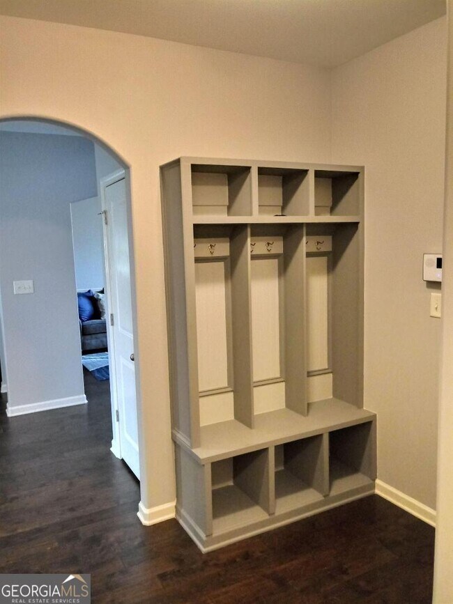 Building Photo - 201 Cliffhaven Cir