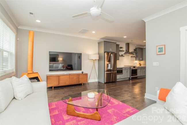 Building Photo - 1134 E 36th St