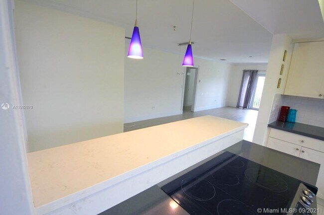 Building Photo - 8951 Harding Ave