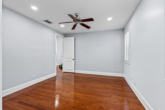 Building Photo - 17550 Circle Pond Ct