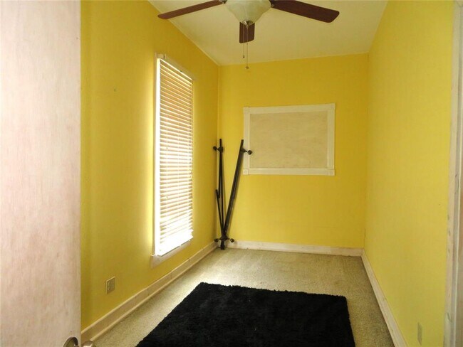 Building Photo - 302 S Washington St