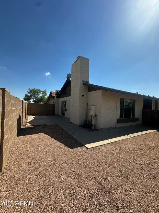 Building Photo - 8691 E Latham St