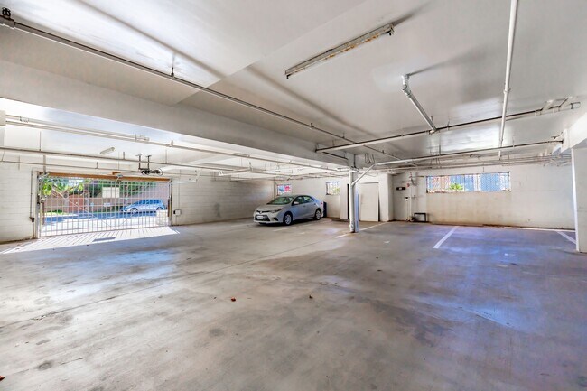 Building Photo - 1202 Donax Ave