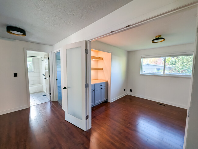 Building Photo - 1658 E 1500 N