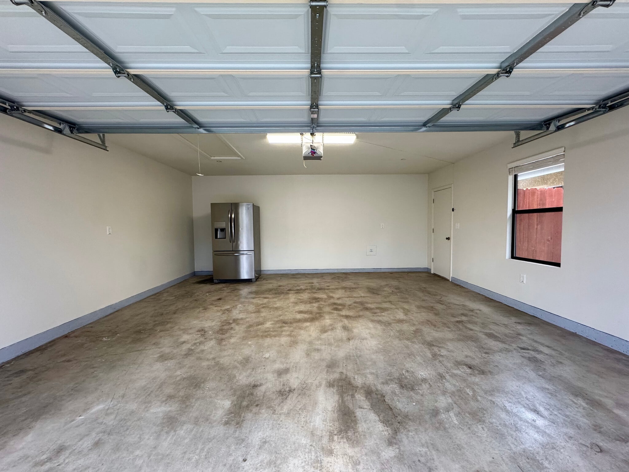 Garage - 983 E Foxhill Dr