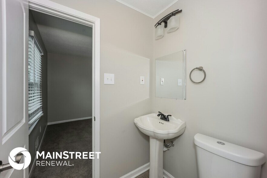 Building Photo - 3785 Benchmark Dr