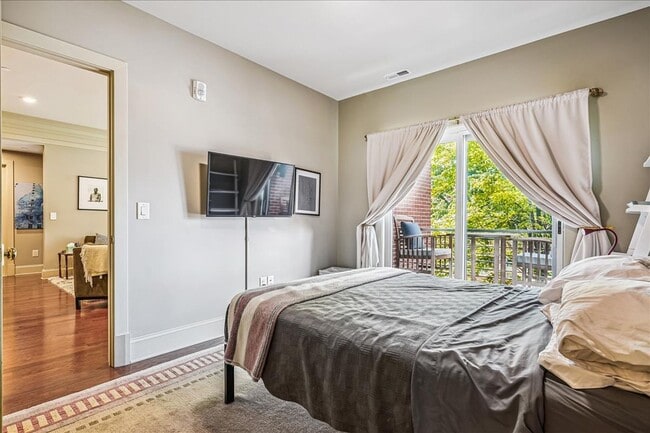 Building Photo - Great Luxury 3 Bedroom 2 Bath on H st NE! Offering half month free rent with a 12 month lease