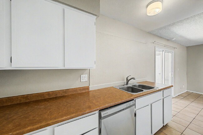 Building Photo - 2521 N 49th Ave