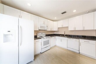 Building Photo - 1343 Hampton Blvd