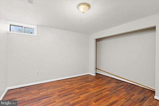 Building Photo - 461 Foxridge Dr SW