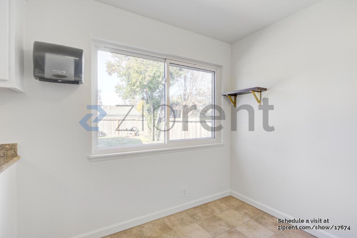 Building Photo - 166 Madelia Pl