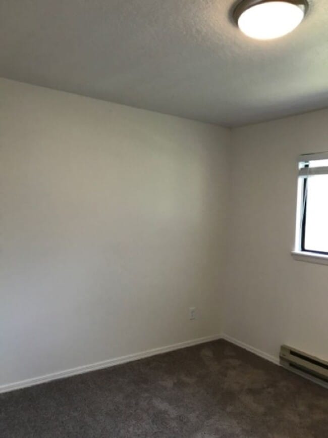 Building Photo - 759 Meadows Dr