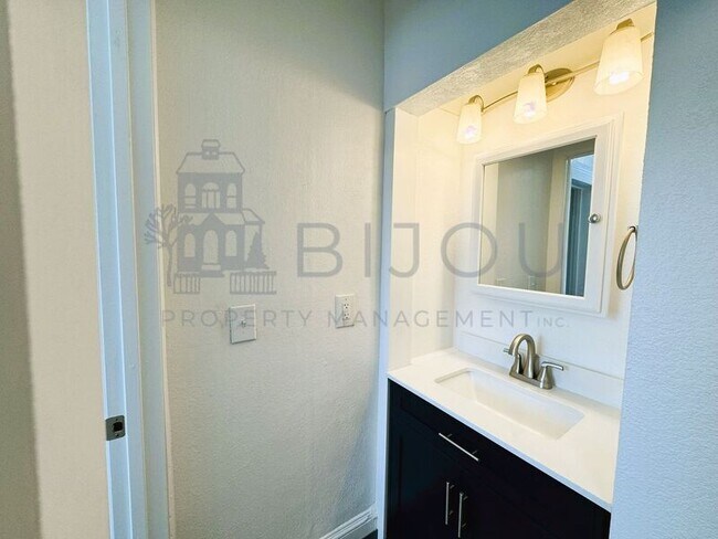 Building Photo - 427-431 E. Bijou St.
