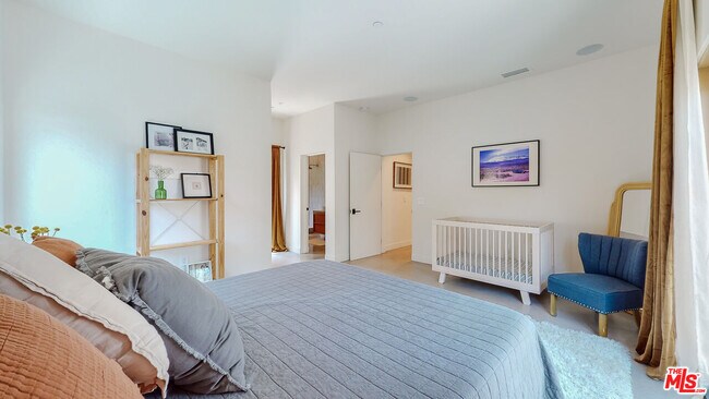 Building Photo - 4865 Wicopee Ave