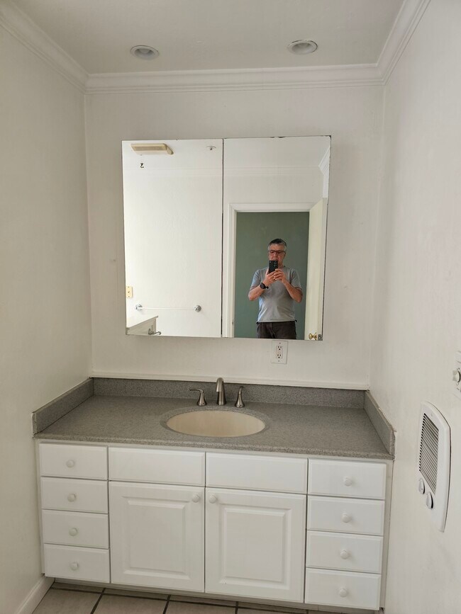 Building Photo - 206 Ross Valley Dr