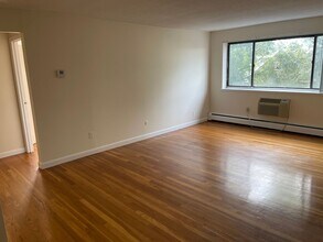 Building Photo - Modern 1st  floor sunny   b2 ed Parking Included, Heat Hw Inc 1 FREE MONTH   no LEAD PAINT