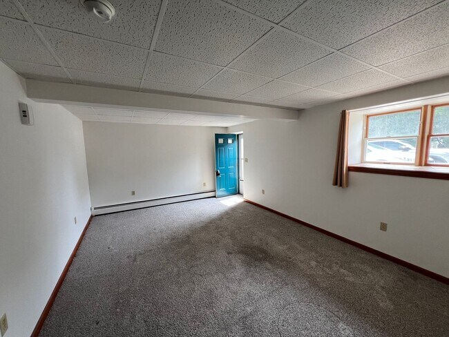 Building Photo - 301 E Elm St