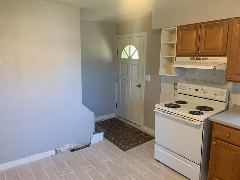 Unit B - 6201 Garvers Ferry Rd