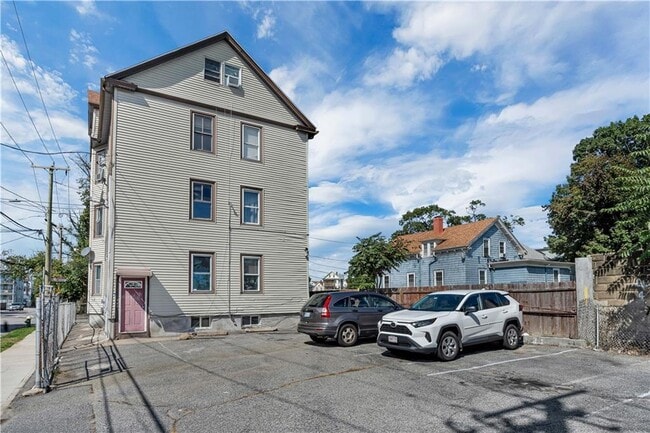 Building Photo - 48 Kenwood St