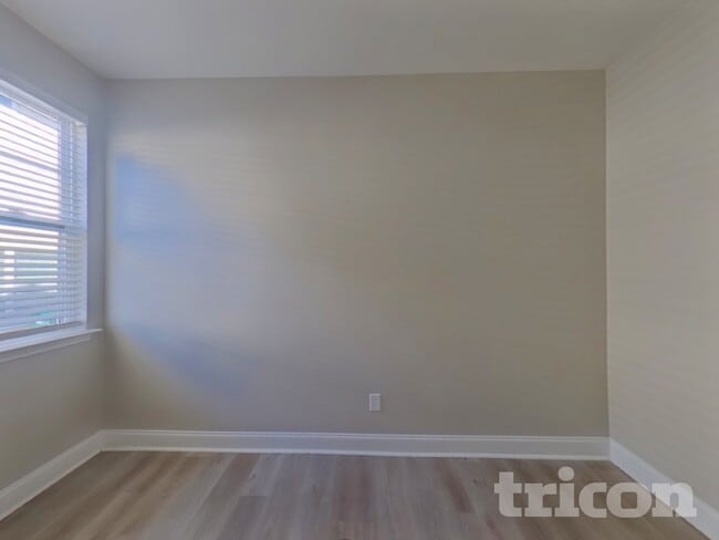 Building Photo - 338 Bronze Dr