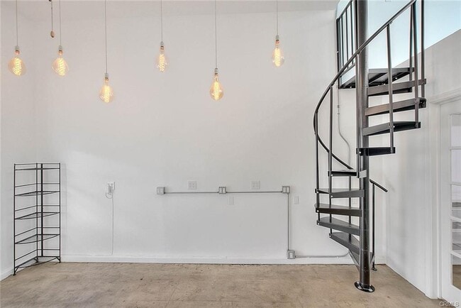 Building Photo - 1135 N La Brea Ave