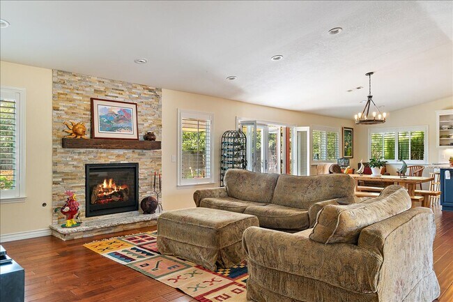 Building Photo - 410 Plomo Ct