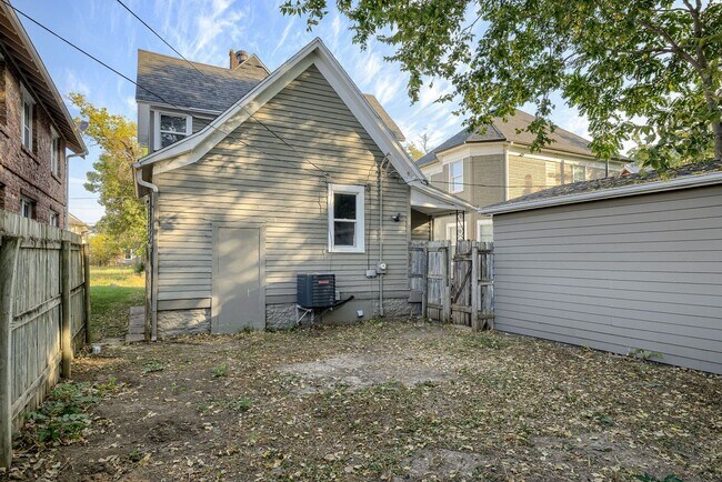 Building Photo - 2411 Emmet St