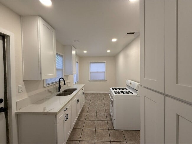 Building Photo - Cozy Upland Cottage 1bed + 1bath in a quiet neighborhood -  Available now