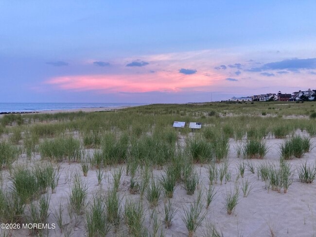 Building Photo - 504 N Lake Dr