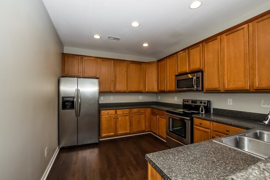 Building Photo - 1733 Larne Cir