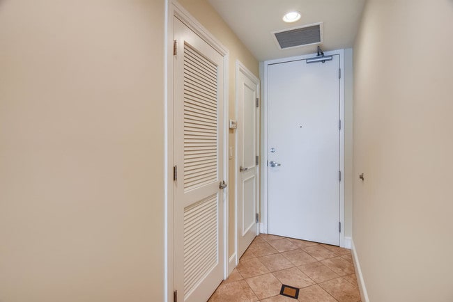 Building Photo - 101 Eola Condominiums