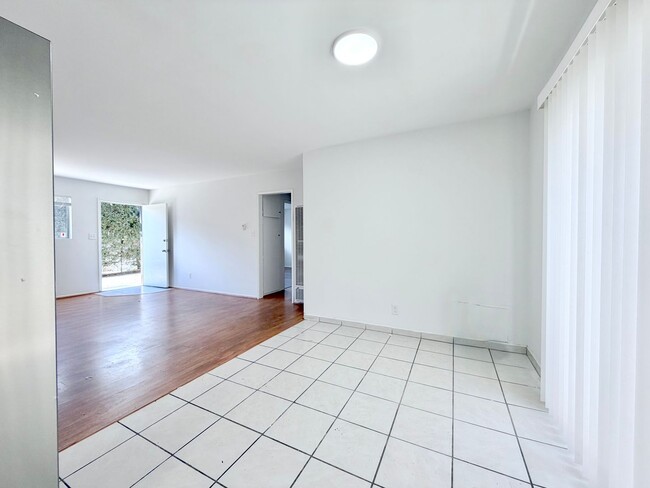 Building Photo - 540 E Hyde Park Pl